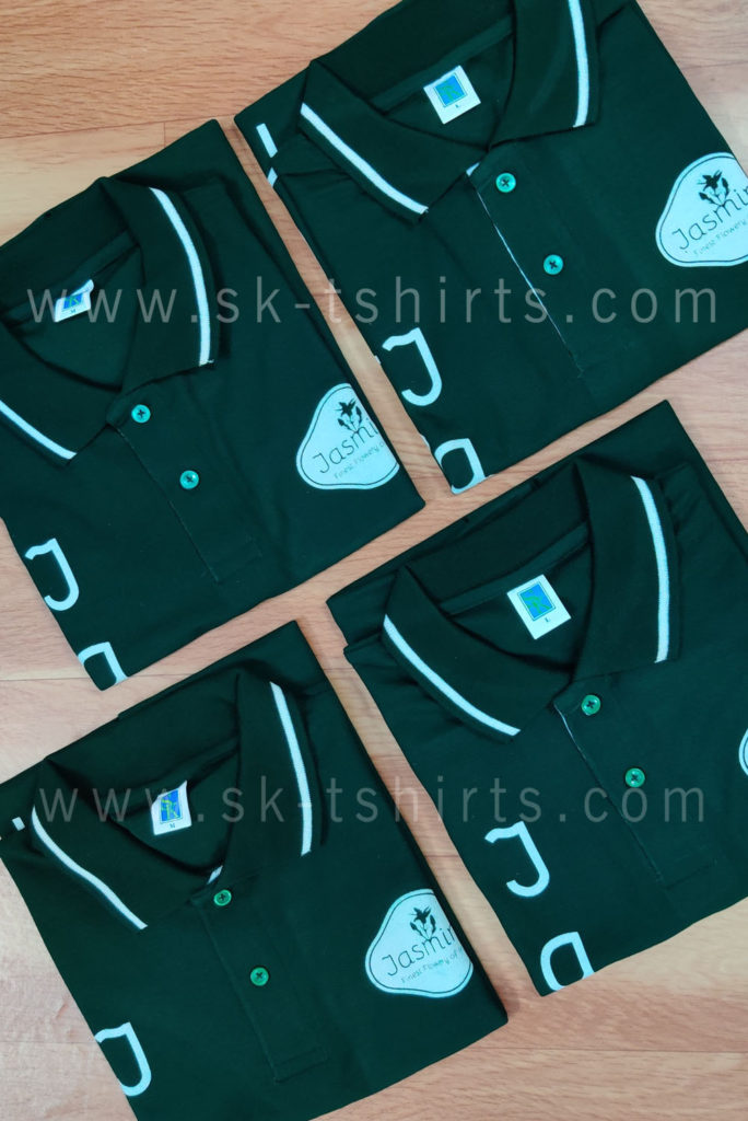 Collar t-shirt with tipping in collar and sleeve cuffs and logo print for Uniform